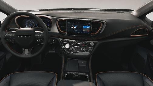 White 2027 Chrysler Pacifica Pinnacle