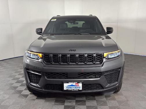2026 Jeep Grand Cherokee Laredo