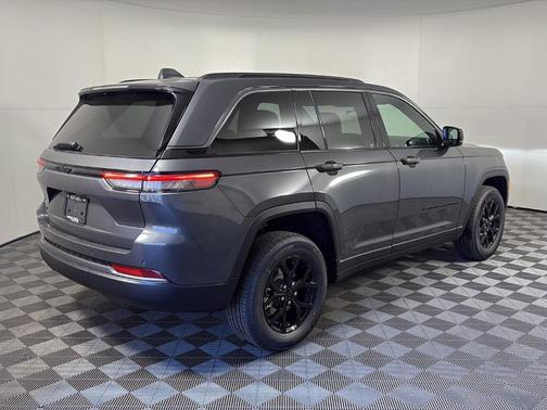 2026 Jeep Grand Cherokee Laredo