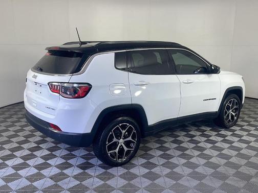 Bright White Clearcoat 2024 Jeep Compass Limited