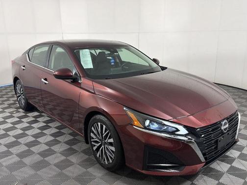 Garnet Pearl 2023 Nissan Altima 2.5 SV