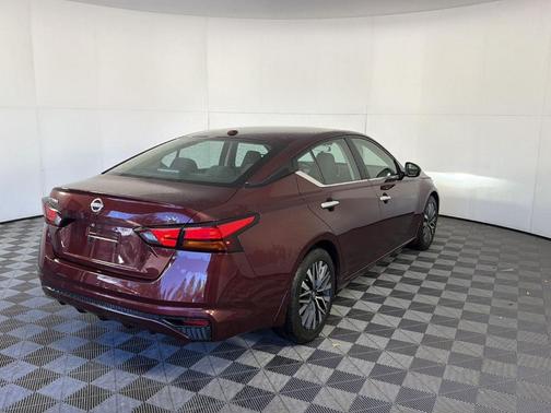 Garnet Pearl 2023 Nissan Altima 2.5 SV