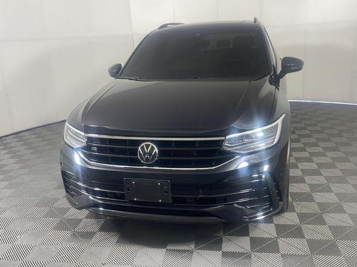 2024 Volkswagen Tiguan 2.0T SE R-Line Black