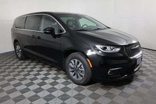 2025 Chrysler Pacifica Hybrid Select