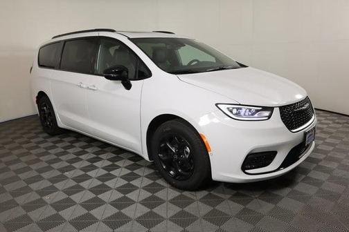 2025 Chrysler Pacifica Hybrid Select