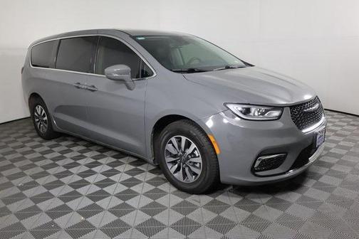 2022 Chrysler Pacifica Hybrid Touring L