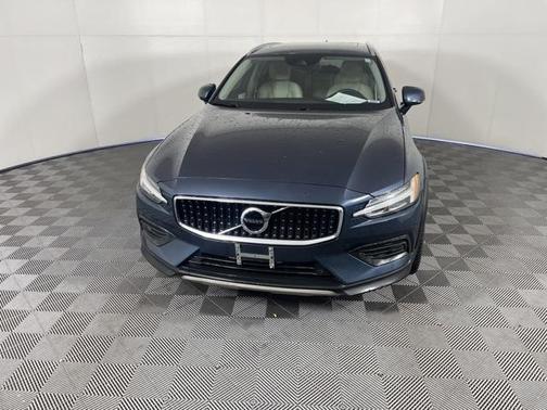 2020 Volvo V60 Cross Country T5