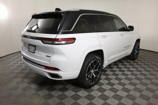2022 Jeep Grand Cherokee Summit