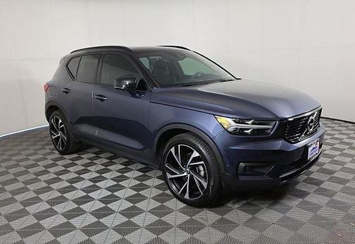 2022 Volvo XC40 T5 R-Design