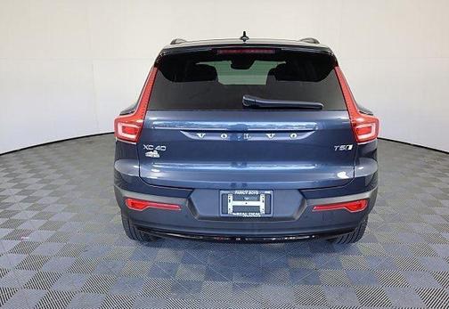 2022 Volvo XC40 T5 R-Design