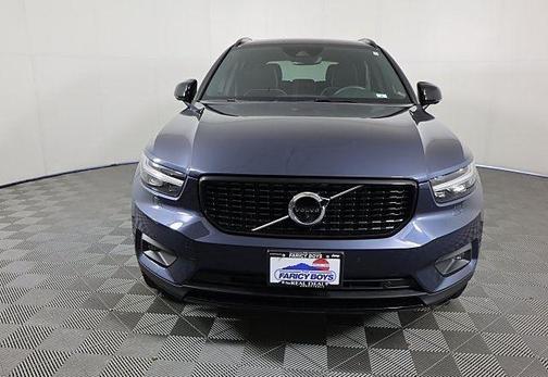 2022 Volvo XC40 T5 R-Design