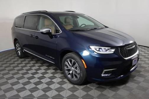 2025 Chrysler Pacifica Hybrid Pinnacle
