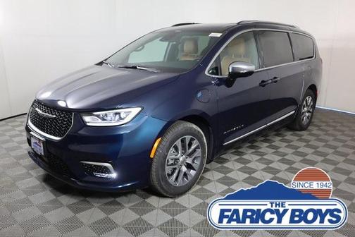 2025 Chrysler Pacifica Hybrid Pinnacle