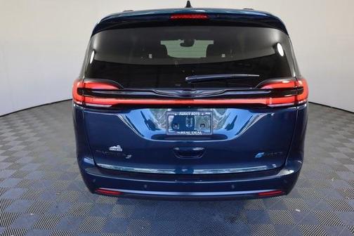 2025 Chrysler Pacifica Hybrid Select