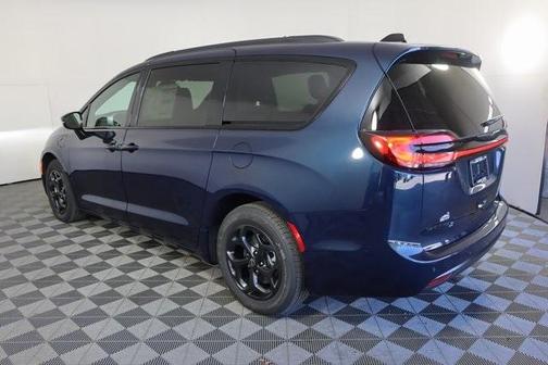 2025 Chrysler Pacifica Hybrid Select
