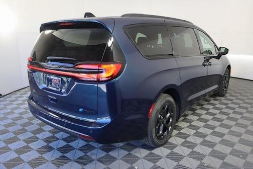 2025 Chrysler Pacifica Hybrid Select