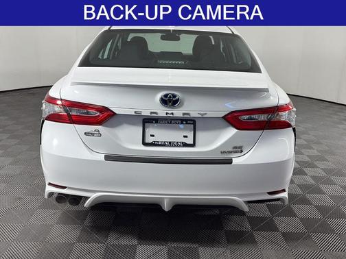 2020 Toyota Camry Hybrid SE