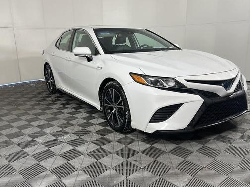 2020 Toyota Camry Hybrid SE