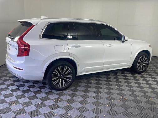 2020 Volvo XC90 T5 Momentum 7 Passenger
