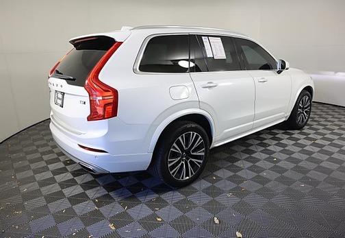2020 Volvo XC90 T5 Momentum 7 Passenger