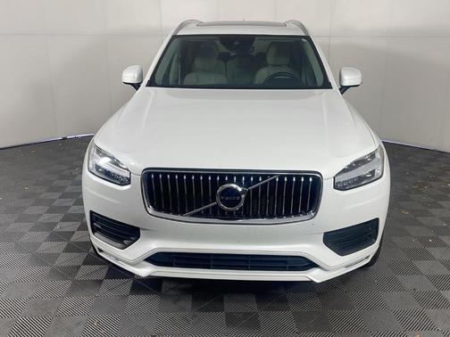 2020 Volvo XC90 T5 Momentum 7 Passenger