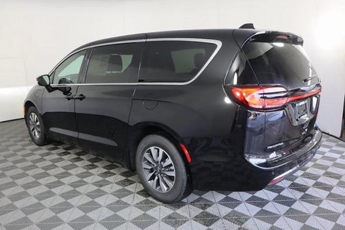 2025 Chrysler Pacifica Hybrid Select