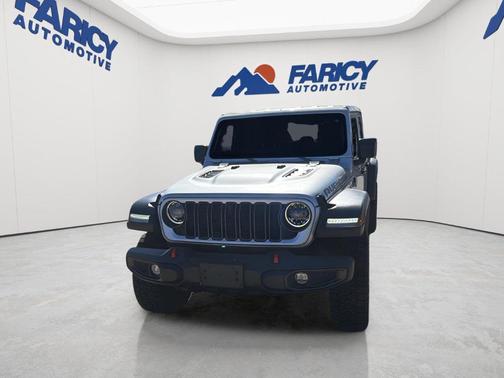 Silver Zynith Clearcoat 2024 Jeep Gladiator Rubicon