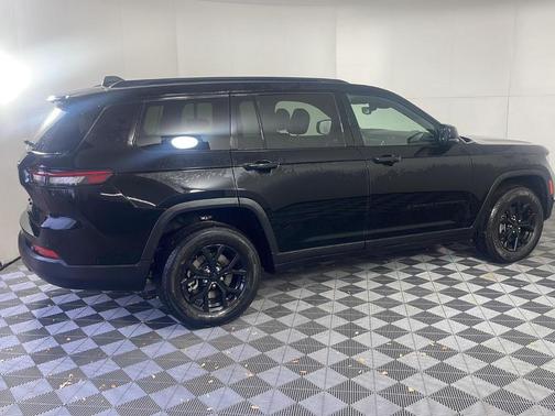 2022 Jeep Grand Cherokee L Laredo