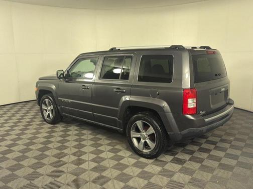 Granite Crystal Clearcoat Metallic 2017 Jeep Patriot High Altitude