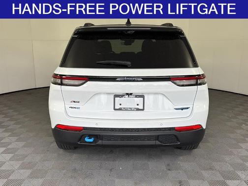 Bright White Clearcoat 2023 Jeep Grand Cherokee 4xe Trailhawk