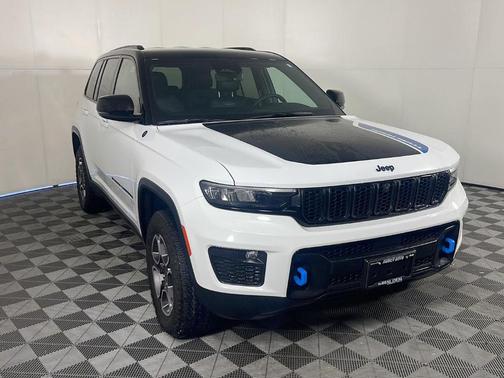 Bright White Clearcoat 2023 Jeep Grand Cherokee 4xe Trailhawk
