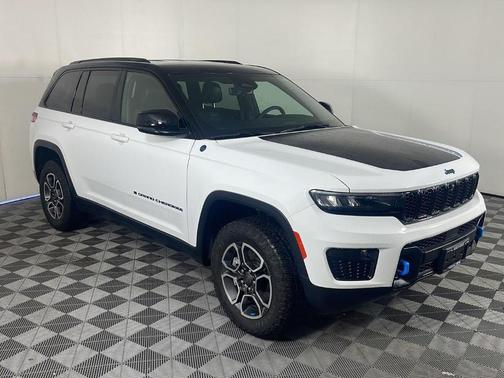 Bright White Clearcoat 2023 Jeep Grand Cherokee 4xe Trailhawk