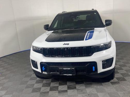 Bright White Clearcoat 2023 Jeep Grand Cherokee 4xe Trailhawk