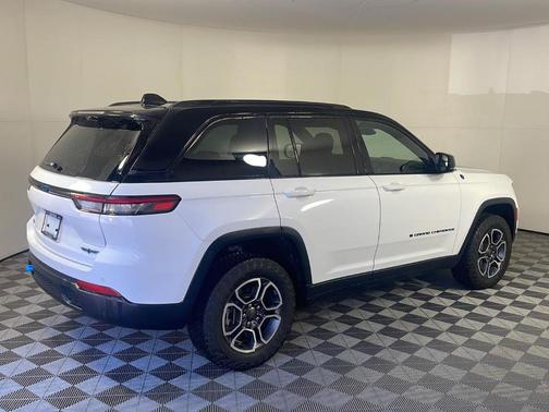 Bright White Clearcoat 2023 Jeep Grand Cherokee 4xe Trailhawk