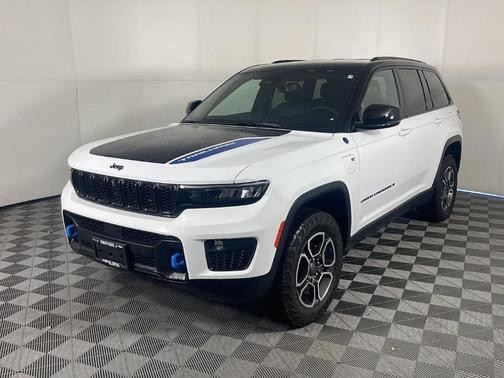 Bright White Clearcoat 2023 Jeep Grand Cherokee 4xe Trailhawk