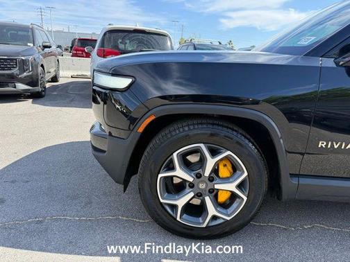 2023 Rivian R1S Adventure