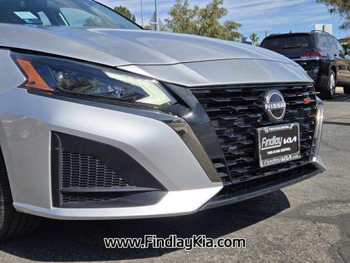 Brilliant Silver Metallic 2023 Nissan Altima SR FWD