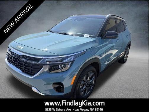 Pluton Blue/Black Roof 2024 Kia Seltos S