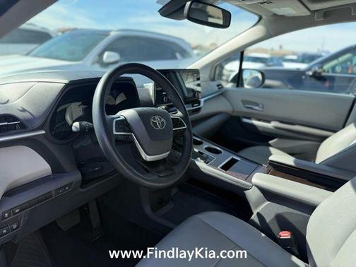 2024 Toyota Sienna XLE