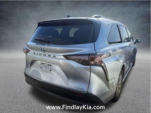 2024 Toyota Sienna XLE