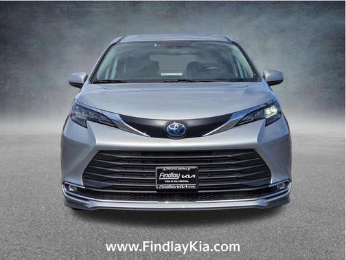 2024 Toyota Sienna XLE