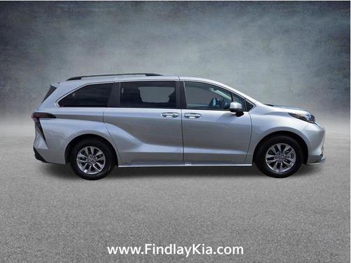 2024 Toyota Sienna XLE