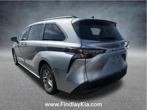 2024 Toyota Sienna XLE