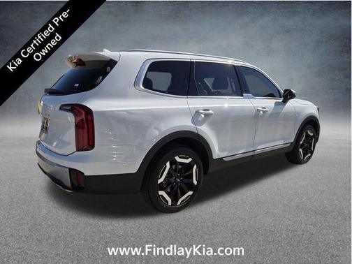 Glacial White Pearl 2023 Kia Telluride S