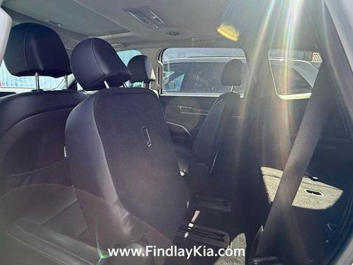Glacial White Pearl 2023 Kia Telluride S