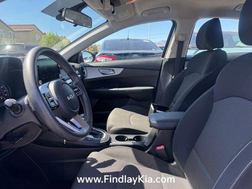 Aurora Black 2024 Kia Forte LXS