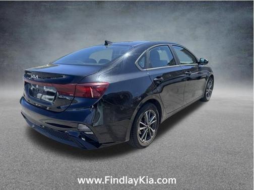 Aurora Black 2024 Kia Forte LXS