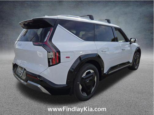 Glacial White Pearl 2026 Kia EV9 Land