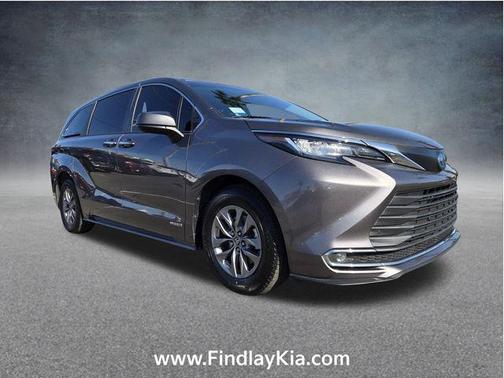 2021 Toyota Sienna XLE 8 Passenger
