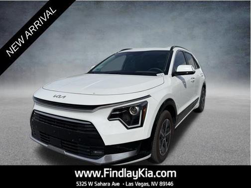 Snow White Pearl 2025 Kia Niro SX